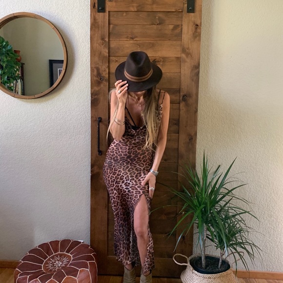 Lovers and Drifters Leopard Silk Dress - Picture 6 of 12